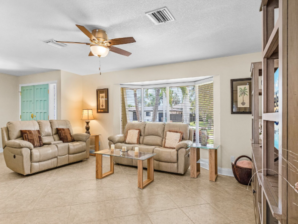 Luxurious Villa Escape in Cape Coral - Gulf Access Retreat